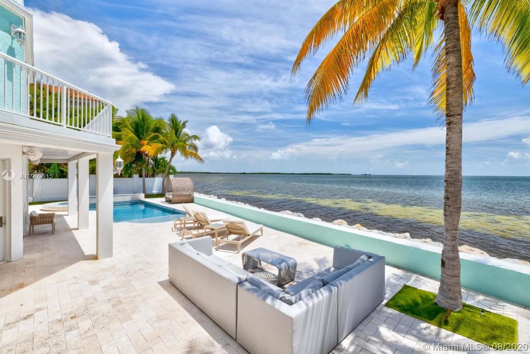 Recently Sold: $3,699,000 (3 beds, 3 baths, 3442 Square Feet)