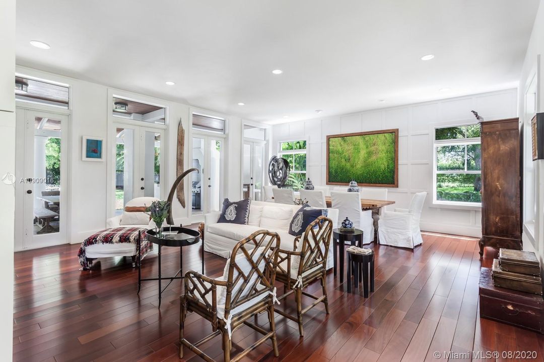 Recently Sold: $2,495,000 (6 beds, 4 baths, 5540 Square Feet)