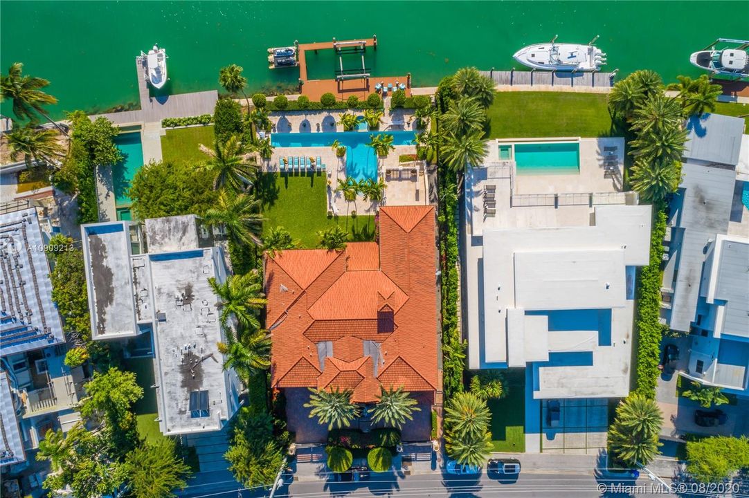 Recently Sold: $9,500,000 (7 beds, 5 baths, 5954 Square Feet)