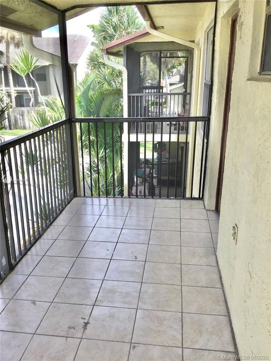 Screened in Entryway