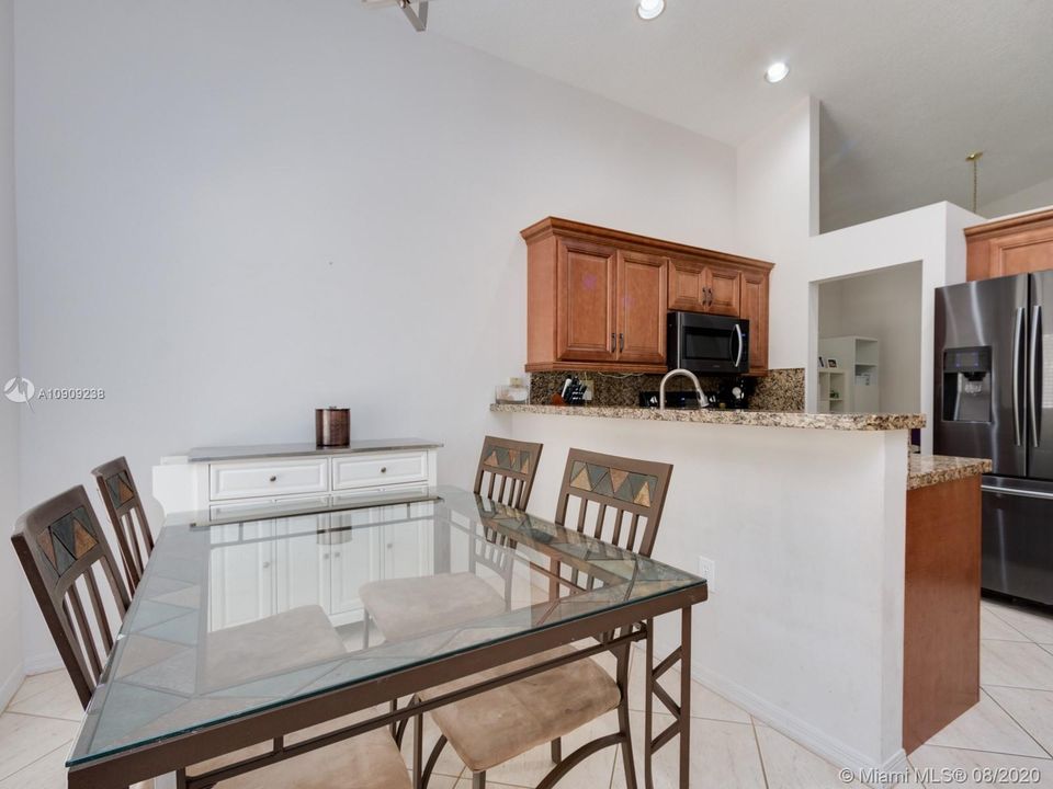 Недавно продано: $365,000 (3 спален, 2 ванн, 1662 Квадратных фут)