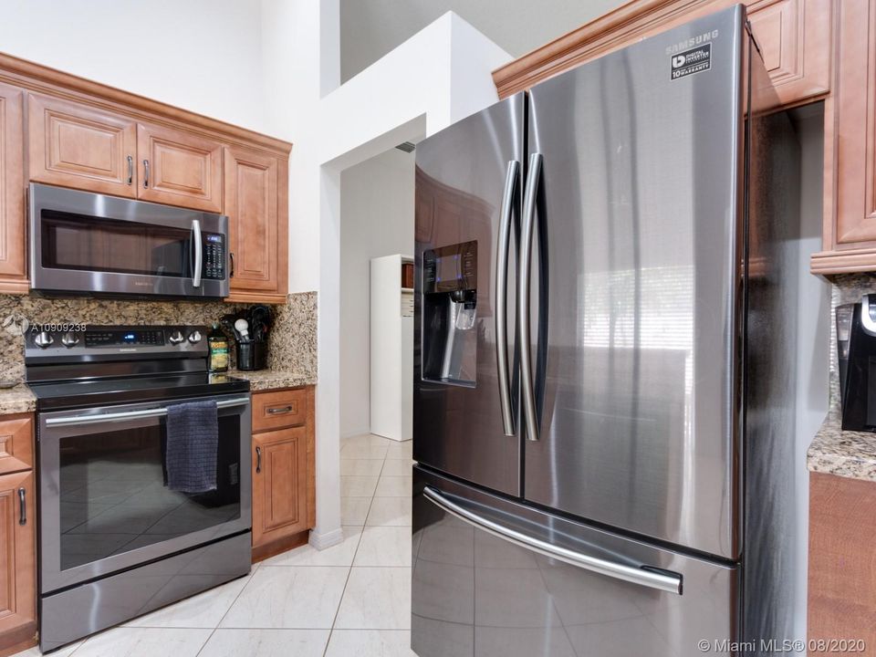 Недавно продано: $365,000 (3 спален, 2 ванн, 1662 Квадратных фут)
