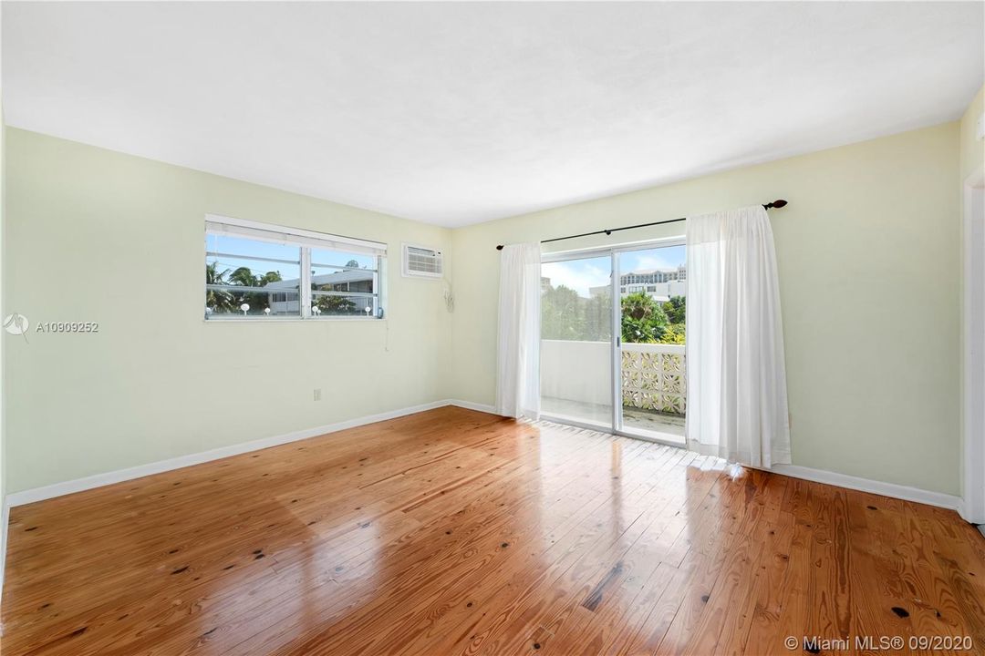 Recently Sold: $325,000 (1 beds, 1 baths, 779 Square Feet)