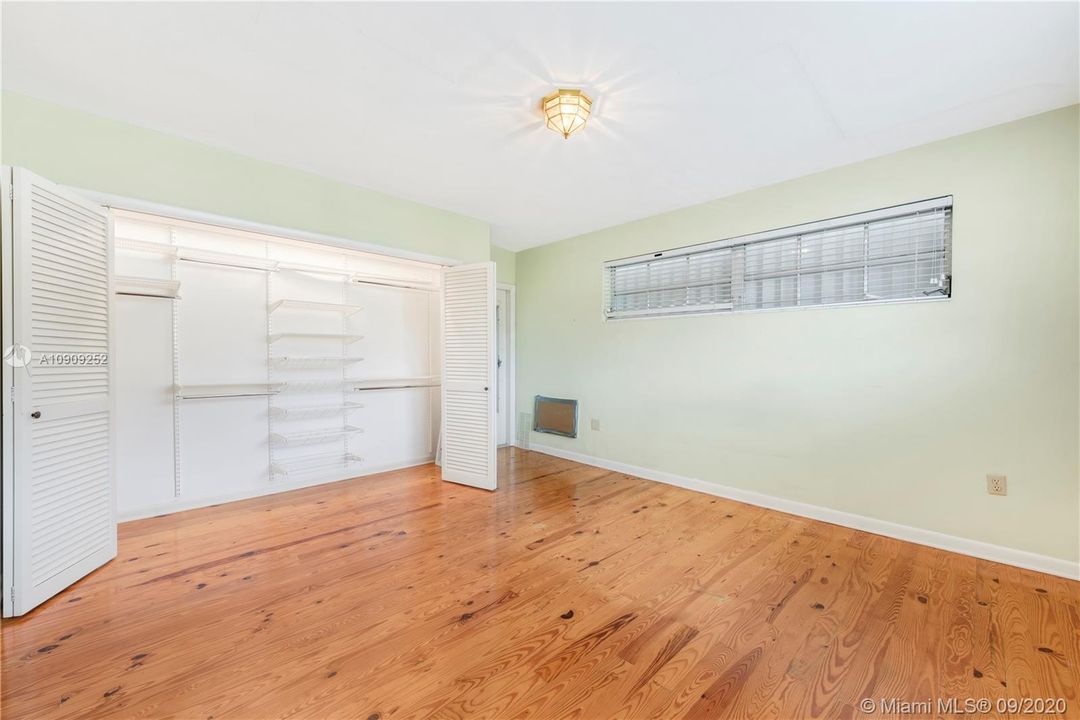 Recently Sold: $325,000 (1 beds, 1 baths, 779 Square Feet)