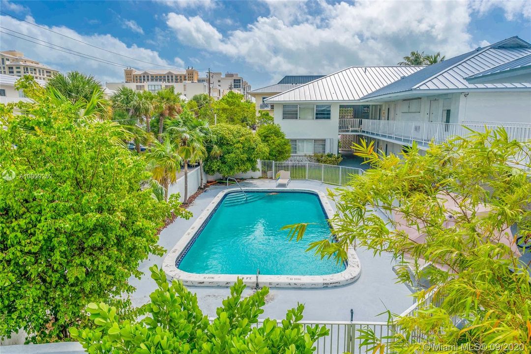Recently Sold: $325,000 (1 beds, 1 baths, 779 Square Feet)