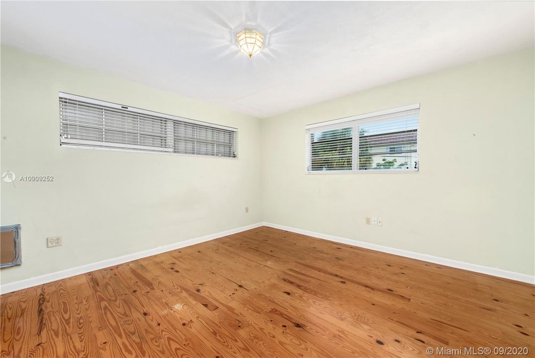 Recently Sold: $325,000 (1 beds, 1 baths, 779 Square Feet)