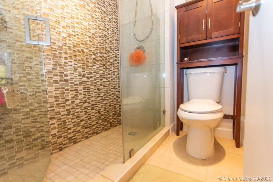 最近租的: $1,950 (2 贝兹, 2 浴室, 1220 平方英尺)
