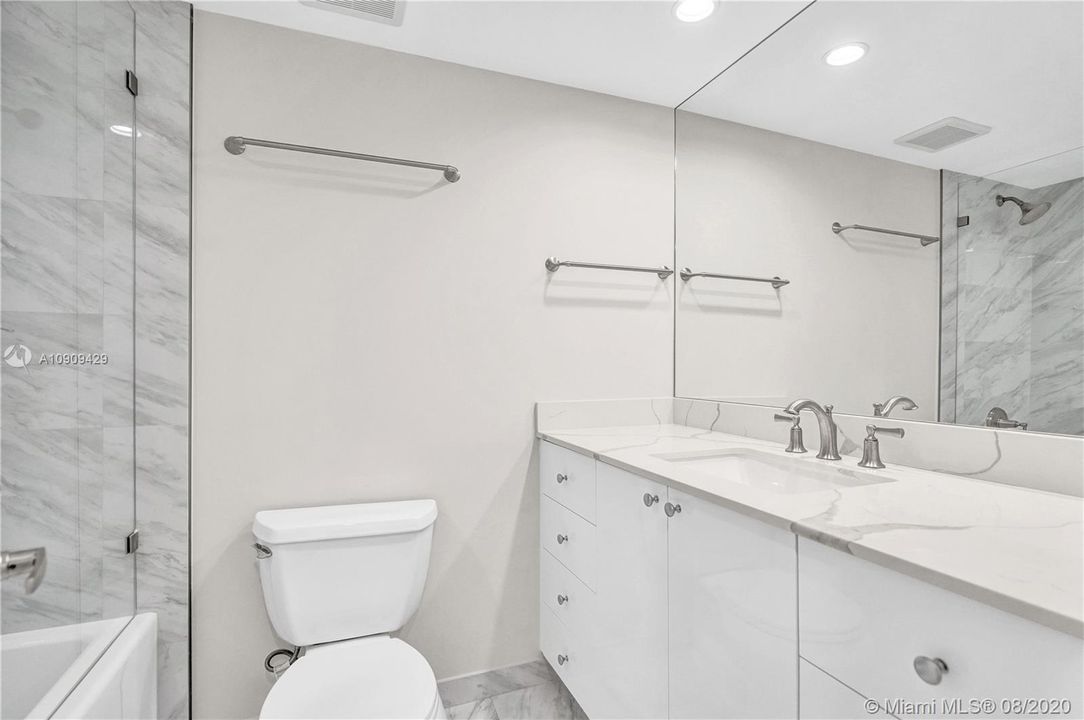 Recently Sold: $825,000 (2 beds, 2 baths, 1260 Square Feet)