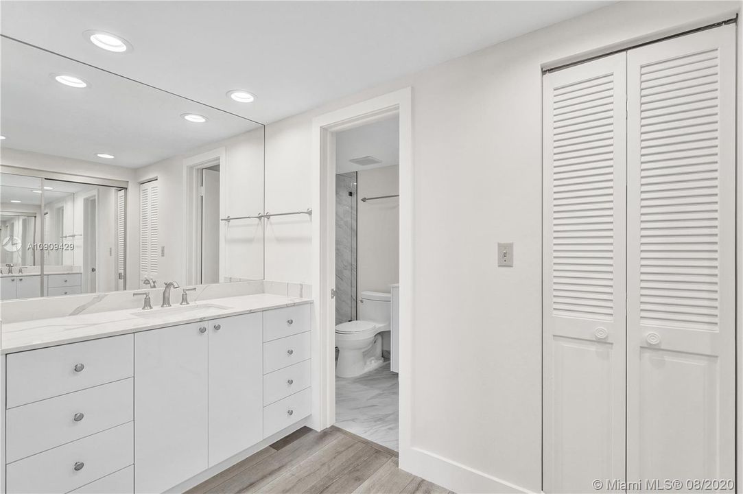 Recently Sold: $825,000 (2 beds, 2 baths, 1260 Square Feet)