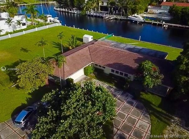 Recently Sold: $3,350,000 (3 beds, 2 baths, 2605 Square Feet)