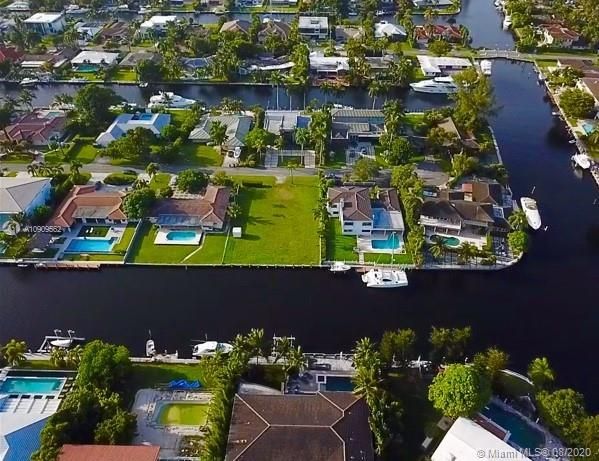 Recently Sold: $3,350,000 (3 beds, 2 baths, 2605 Square Feet)
