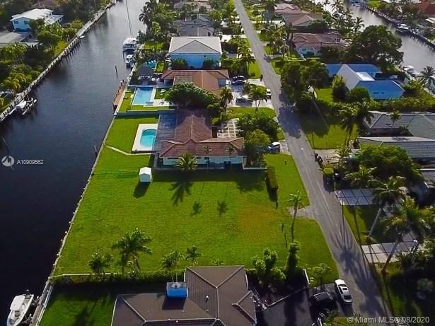 Recently Sold: $3,350,000 (3 beds, 2 baths, 2605 Square Feet)
