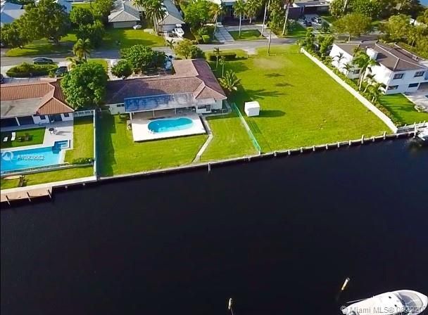 Recently Sold: $3,350,000 (3 beds, 2 baths, 2605 Square Feet)