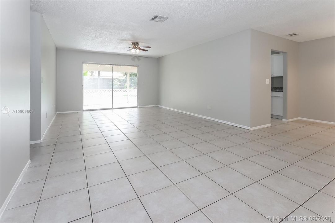 Recently Rented: $1,985 (3 beds, 2 baths, 1369 Square Feet)