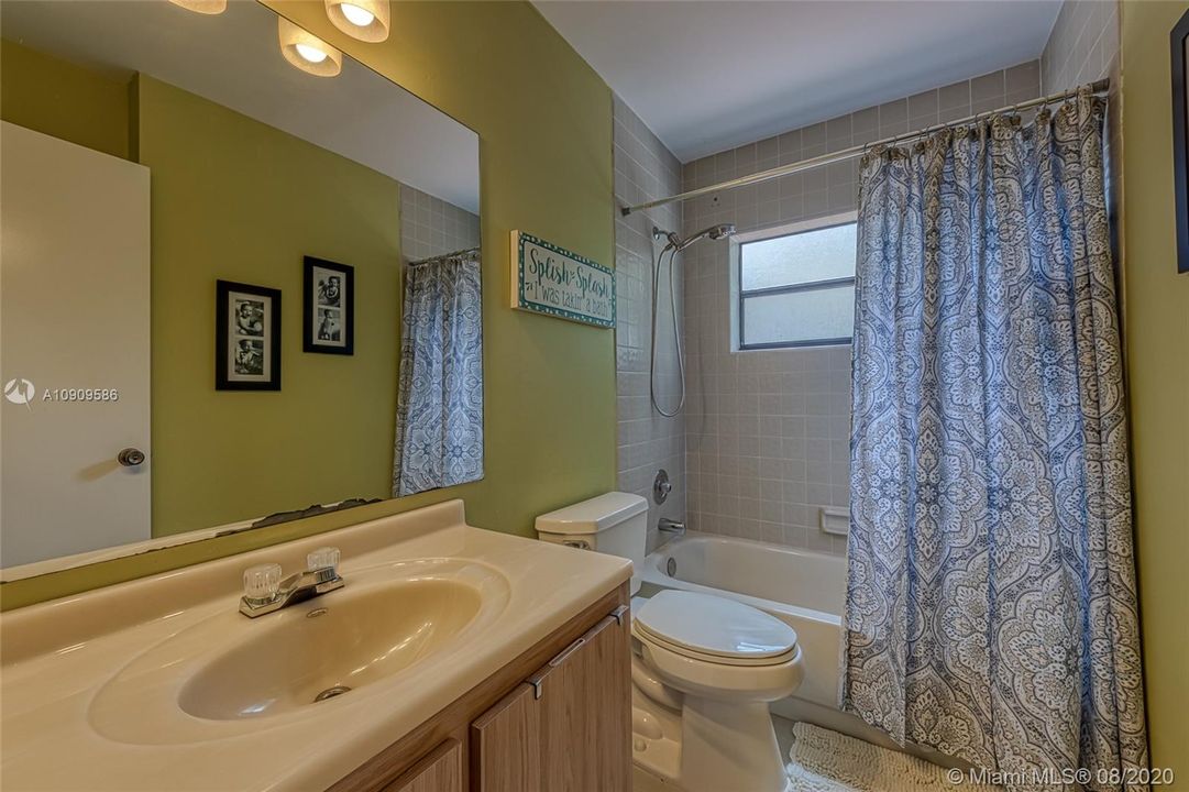 Vendido Recientemente: $269,000 (2 camas, 2 baños, 1434 Pies cuadrados)