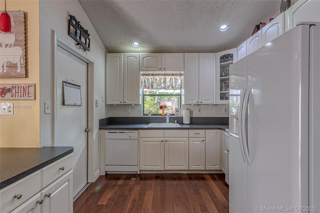 Vendido Recientemente: $269,000 (2 camas, 2 baños, 1434 Pies cuadrados)