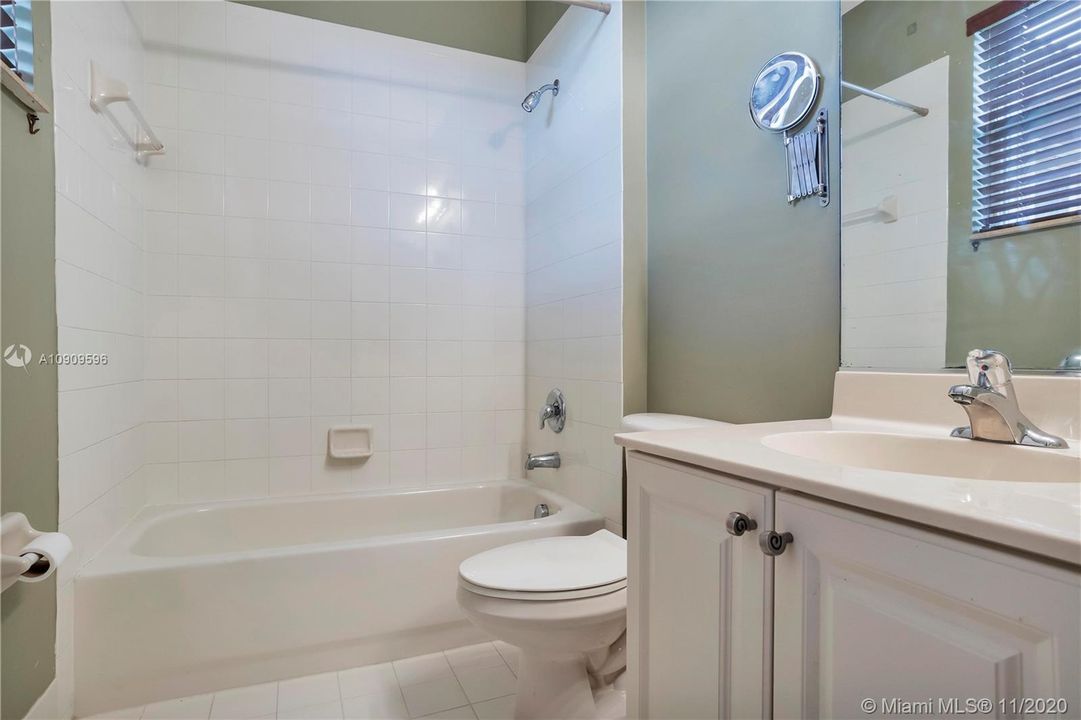 Недавно арендовано: $3,900 (6 спален, 3 ванн, 4072 Квадратных фут)