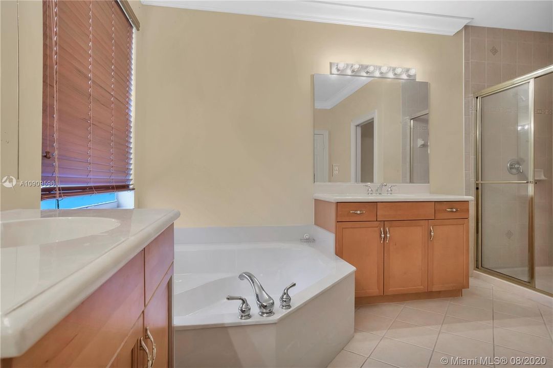 Недавно арендовано: $3,900 (6 спален, 3 ванн, 4072 Квадратных фут)