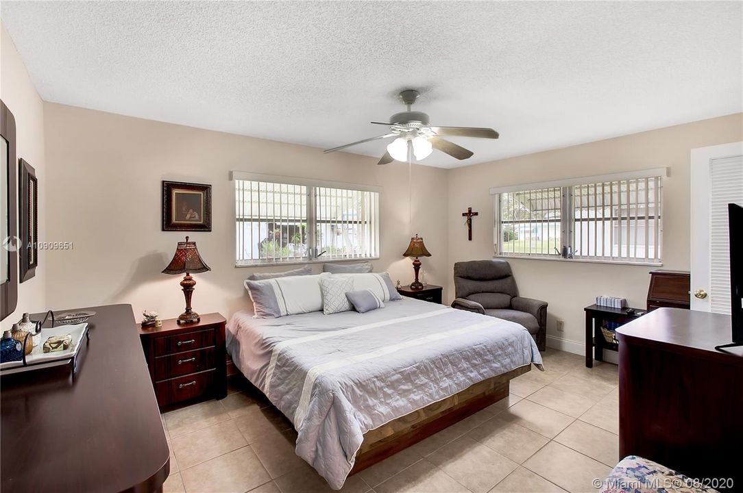 Recently Sold: $149,900 (2 beds, 2 baths, 1065 Square Feet)