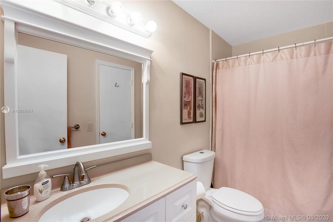 Recently Sold: $149,900 (2 beds, 2 baths, 1065 Square Feet)