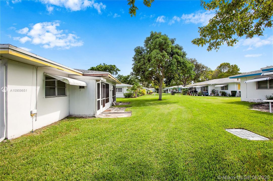 Recently Sold: $149,900 (2 beds, 2 baths, 1065 Square Feet)