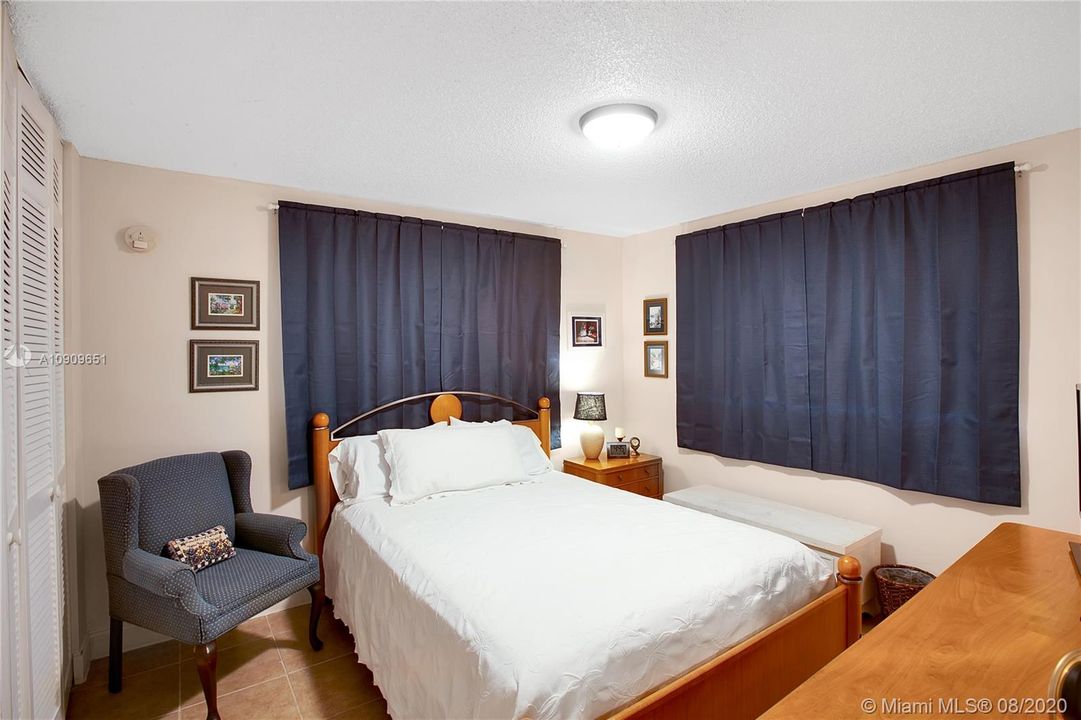 Recently Sold: $149,900 (2 beds, 2 baths, 1065 Square Feet)