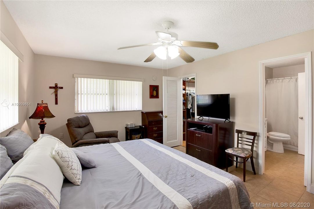Recently Sold: $149,900 (2 beds, 2 baths, 1065 Square Feet)