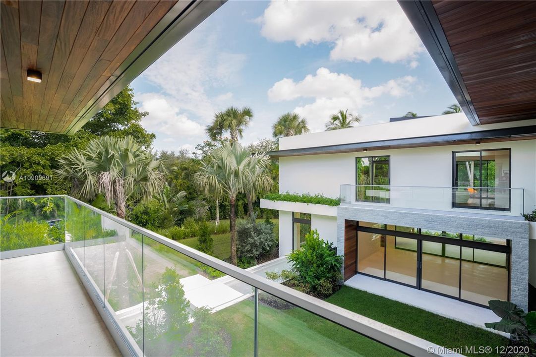 Recently Sold: $12,950,000 (6 beds, 7 baths, 10264 Square Feet)