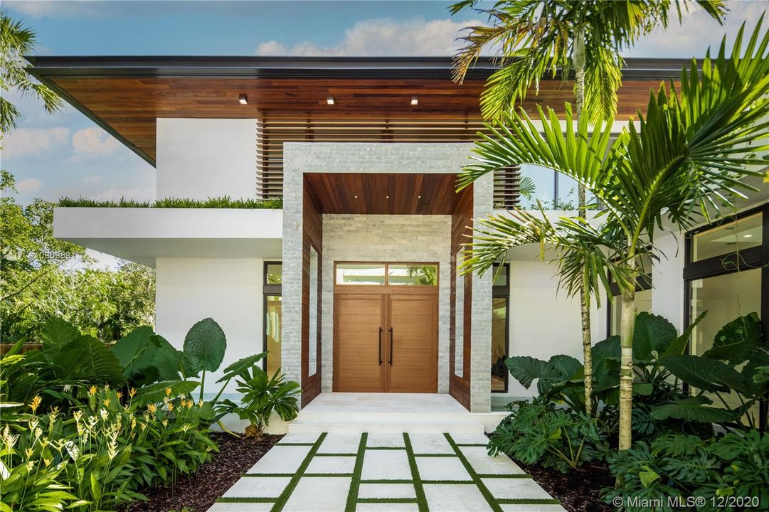 Recently Sold: $12,950,000 (6 beds, 7 baths, 10264 Square Feet)