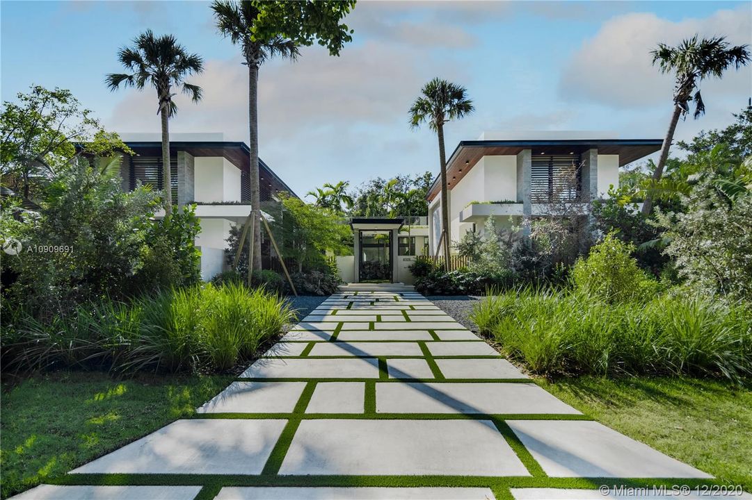 Recently Sold: $12,950,000 (6 beds, 7 baths, 10264 Square Feet)