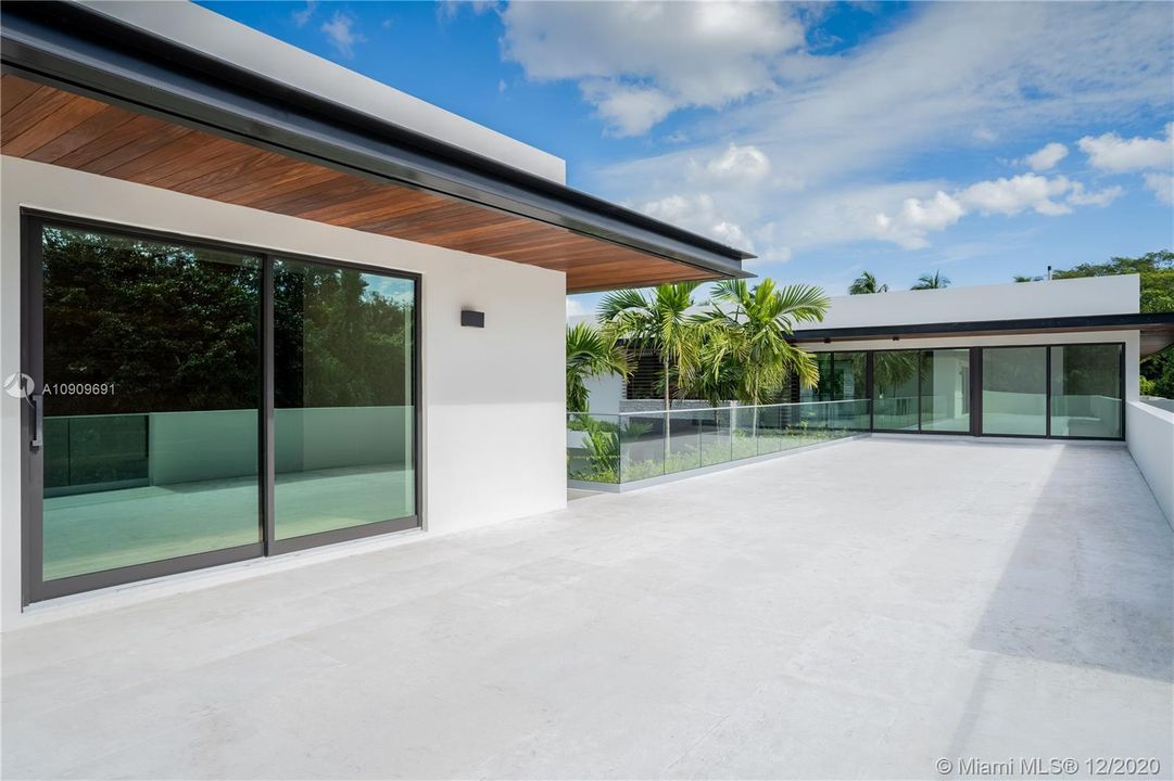 Recently Sold: $12,950,000 (6 beds, 7 baths, 10264 Square Feet)