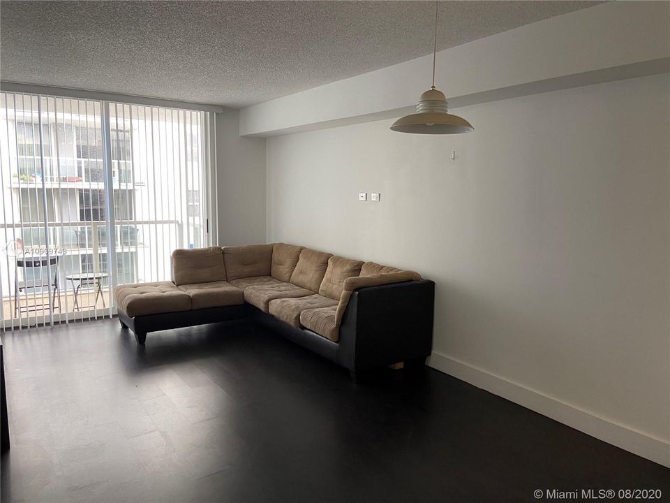 Recently Rented: $1,500 (2 beds, 1 baths, 860 Square Feet)