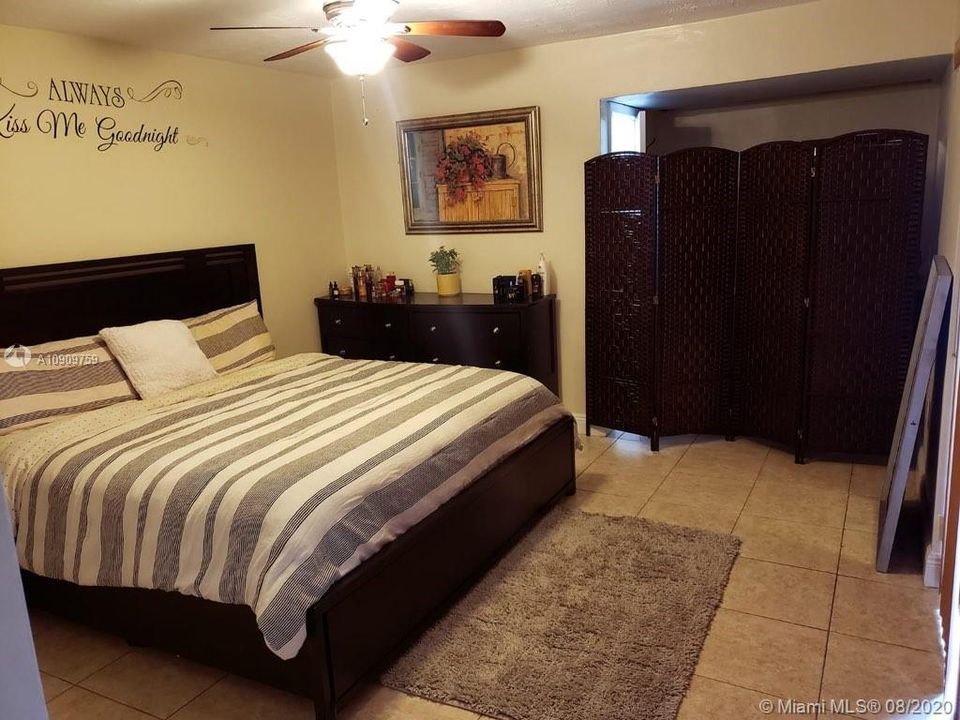 Recently Rented: $1,850 (2 beds, 2 baths, 1200 Square Feet)