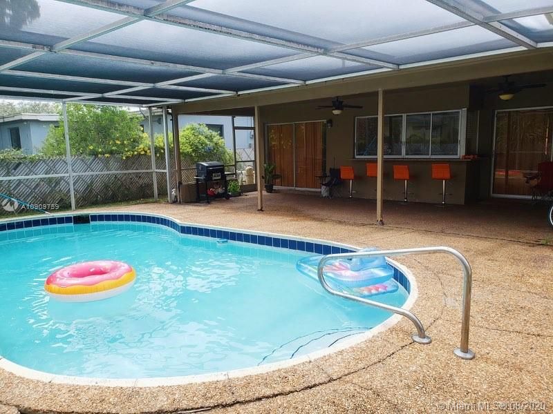 Recently Rented: $1,850 (2 beds, 2 baths, 1200 Square Feet)