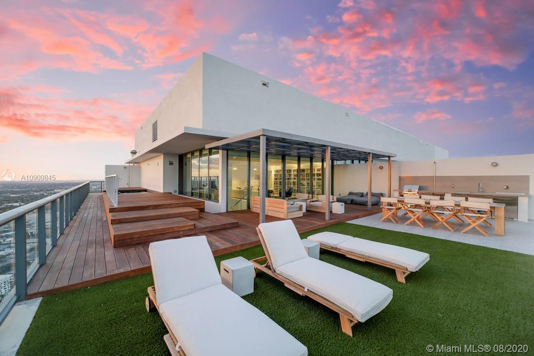 Private rooftop terrace