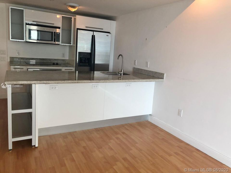 Recently Rented: $1,730 (1 beds, 1 baths, 783 Square Feet)