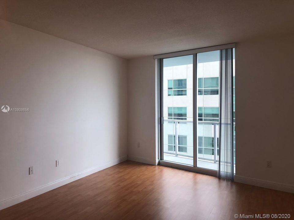 Recently Rented: $1,730 (1 beds, 1 baths, 783 Square Feet)