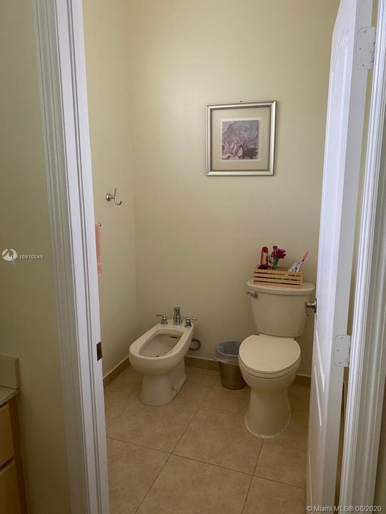 Vendido Recientemente: $545,500 (4 camas, 3 baños, 2424 Pies cuadrados)