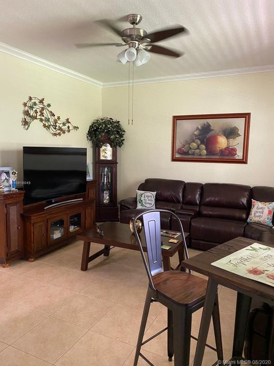 Vendido Recientemente: $545,500 (4 camas, 3 baños, 2424 Pies cuadrados)