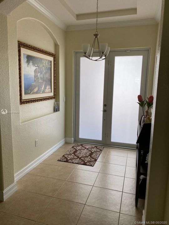 Vendido Recientemente: $545,500 (4 camas, 3 baños, 2424 Pies cuadrados)