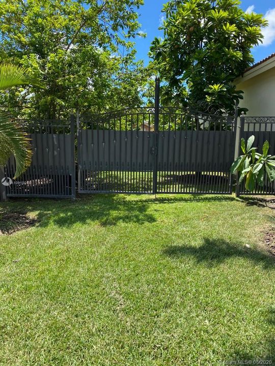 Vendido Recientemente: $545,500 (4 camas, 3 baños, 2424 Pies cuadrados)