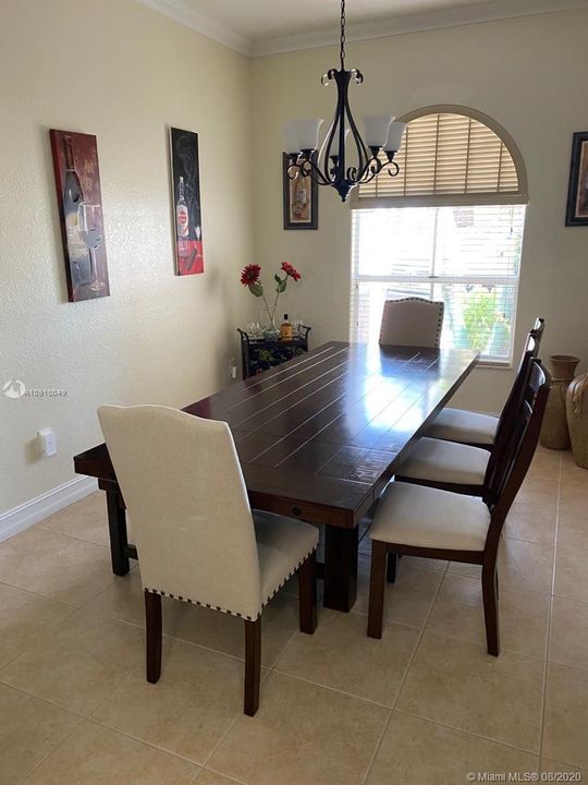 Vendido Recientemente: $545,500 (4 camas, 3 baños, 2424 Pies cuadrados)