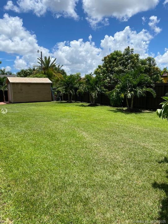 Vendido Recientemente: $545,500 (4 camas, 3 baños, 2424 Pies cuadrados)