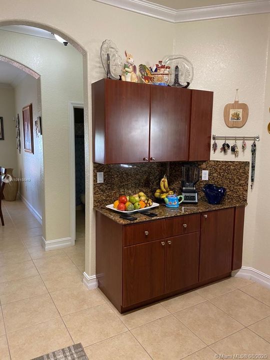 Vendido Recientemente: $545,500 (4 camas, 3 baños, 2424 Pies cuadrados)