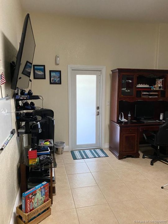 Vendido Recientemente: $545,500 (4 camas, 3 baños, 2424 Pies cuadrados)
