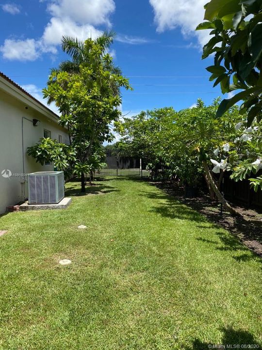 Vendido Recientemente: $545,500 (4 camas, 3 baños, 2424 Pies cuadrados)