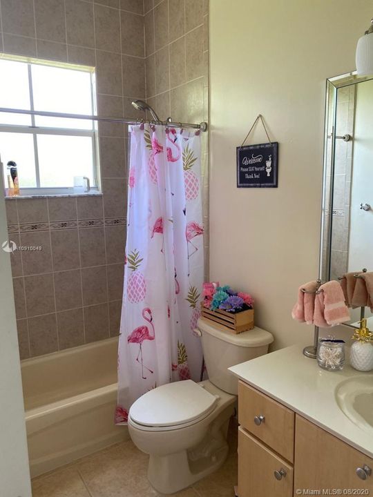 Vendido Recientemente: $545,500 (4 camas, 3 baños, 2424 Pies cuadrados)