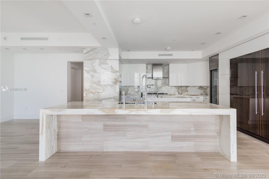 Recently Sold: $5,600,000 (4 beds, 6 baths, 4609 Square Feet)