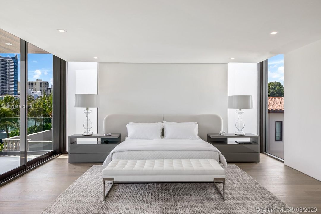 Recently Sold: $13,400,000 (7 beds, 8 baths, 7250 Square Feet)