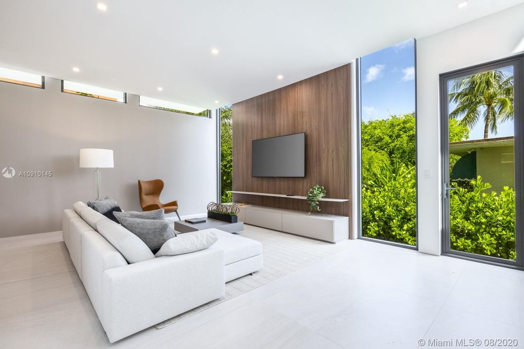 Recently Sold: $13,400,000 (7 beds, 8 baths, 7250 Square Feet)